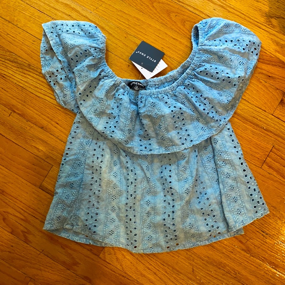 Super cute 100% cotton off shoulder top